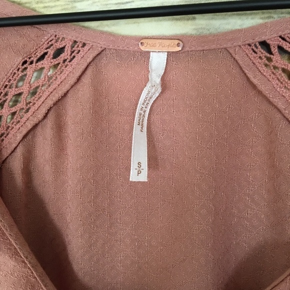 Free People Mauve Long Sleeve Ruffle Crochet Tunic Top Size Small - Picture 3 of 5